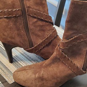 Women's AJ Valenci Ankle Boots 8.5W Brown Fur Trim Buckle Zipper Pre-Owned